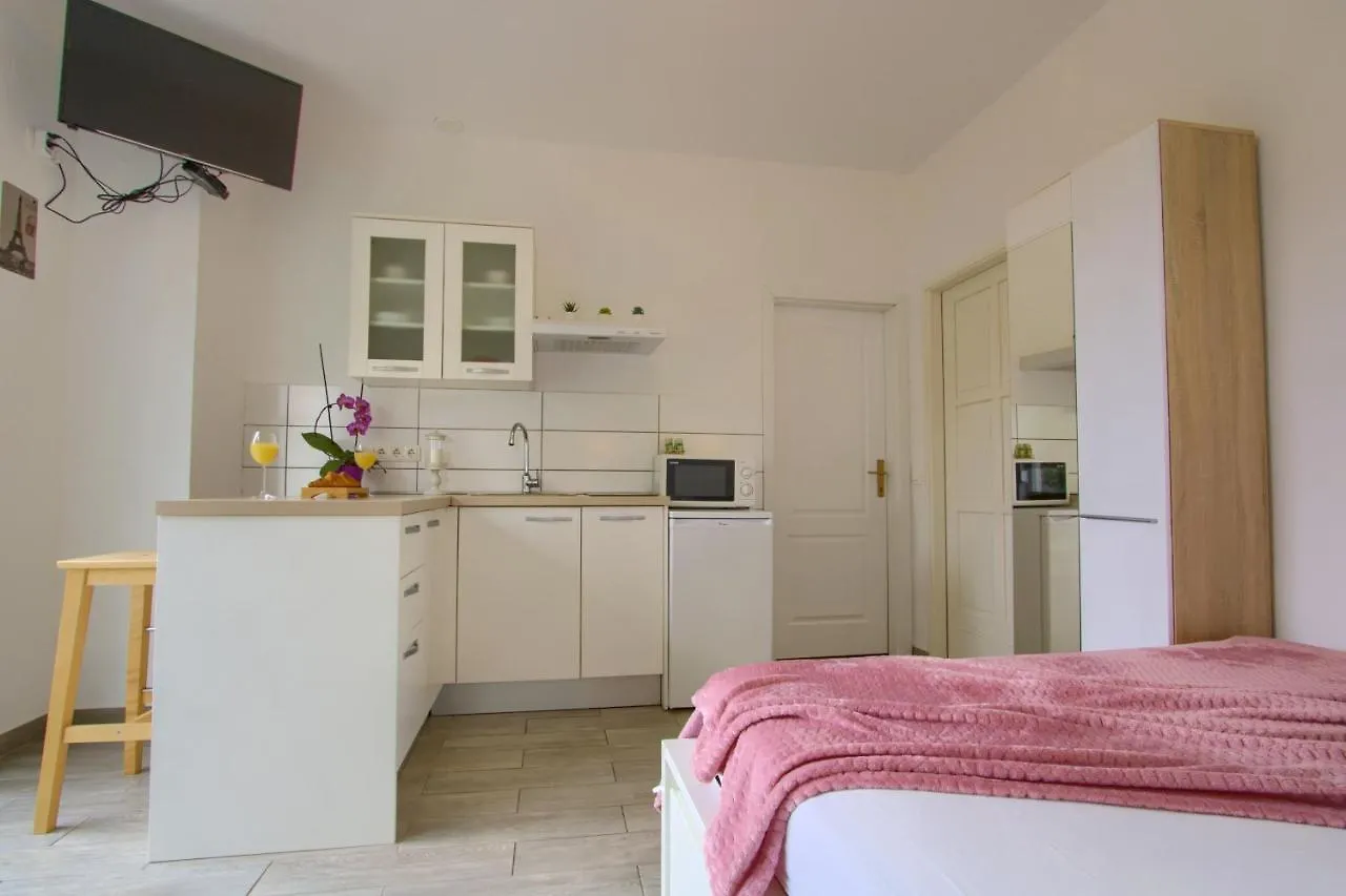 Studio Apartments Kali
