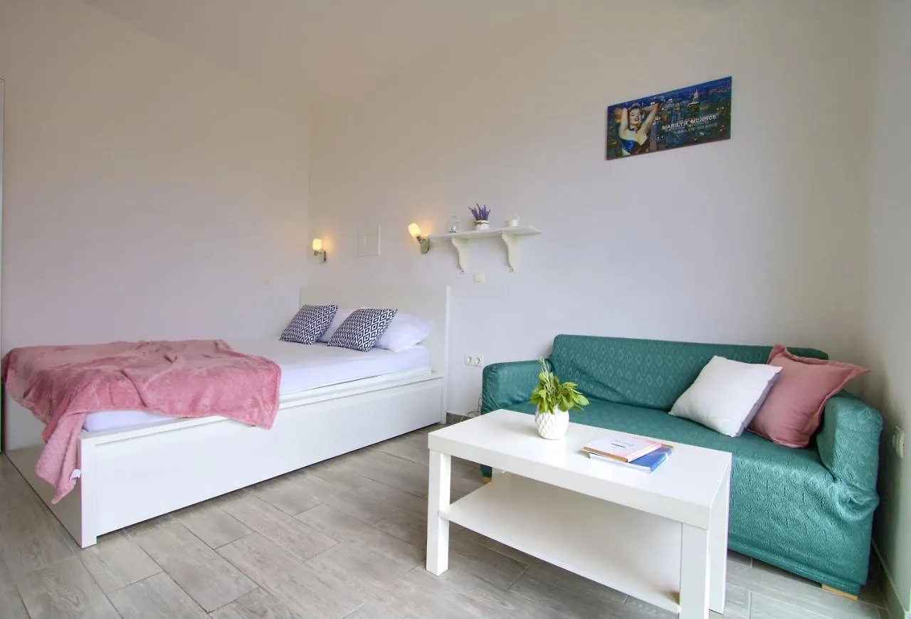 Studio Apartments Kali